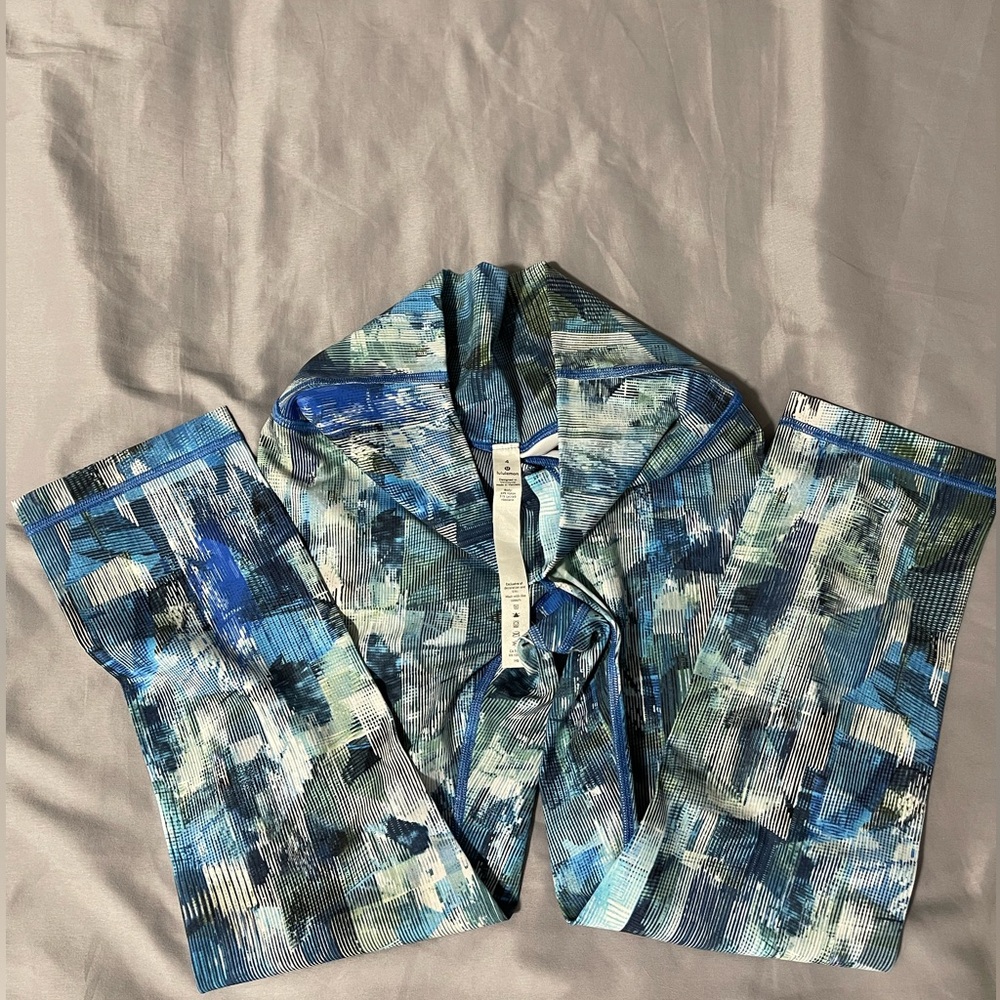 Lululemon Wunder Under crop Blue/multi color Leggings 21” - size 4
